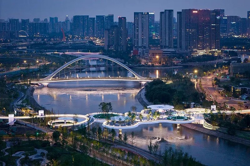 成都漂浮公園，一座橋，九種風(fēng)景